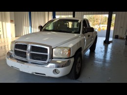 BUY DODGE DAKOTA 2005 2DR CLUB CAB 131