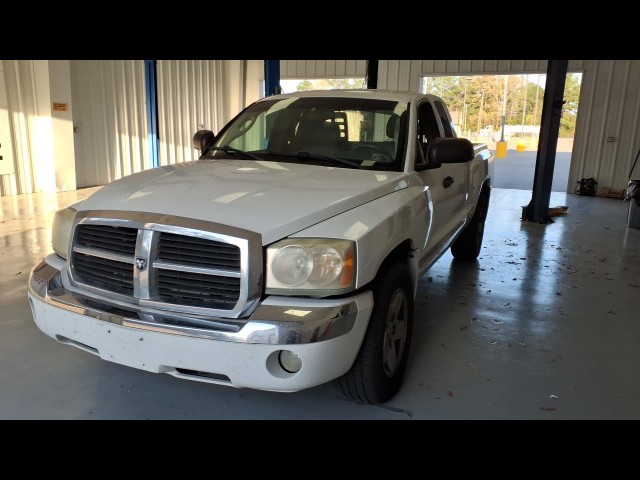 BUY DODGE DAKOTA 2005 2DR CLUB CAB 131